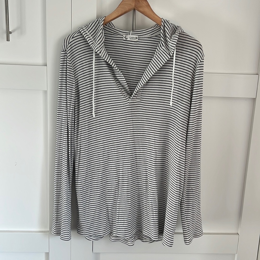 Carve Designs lightweight hoodie shirt. Size Large